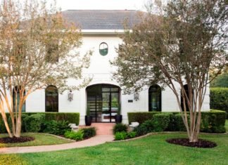 Home Interior: Modern & Minimalist Decor Style In West Lake Hills, Texas