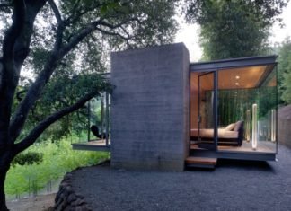 Modern Glass and Metal Tea House in Silicon Valley, California