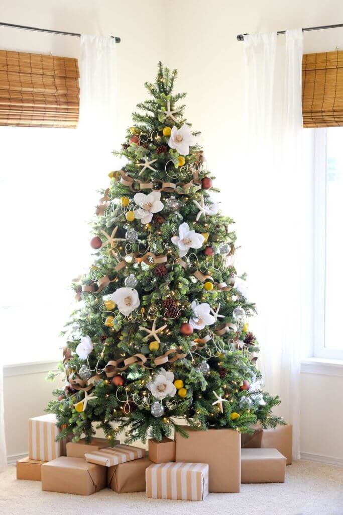 32 Interesting Christmas Tree Decoration Ideas
