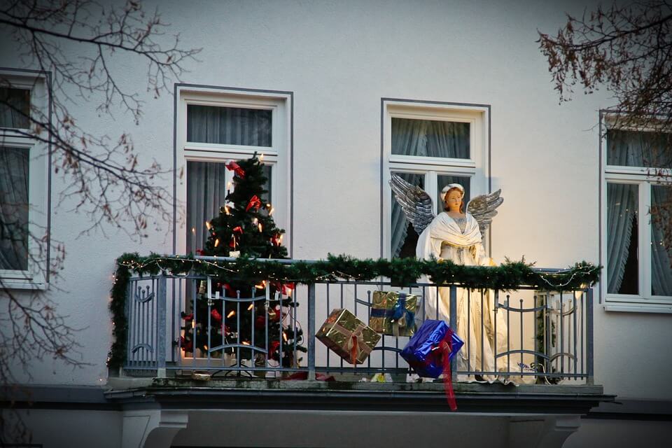 24 Inspiring Christmas Balcony Decor Ideas You'll Love.