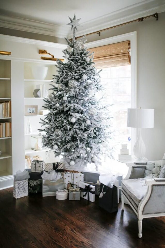 18 Elegant & Stylish Grey Christmas Decoration Ideas