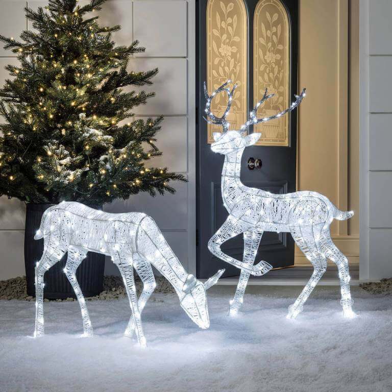 21 White Silver Christmas Decoration That Will Charm You
