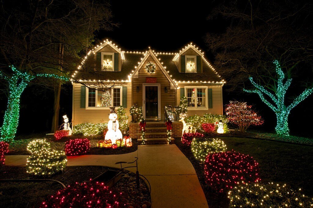 21 Festive Outdoor Christmas Decoration Ideas For This Year