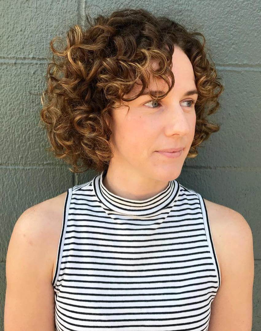 30+ Trendy Curly Bob Hairstyles for Short Curly Hair Lovers!