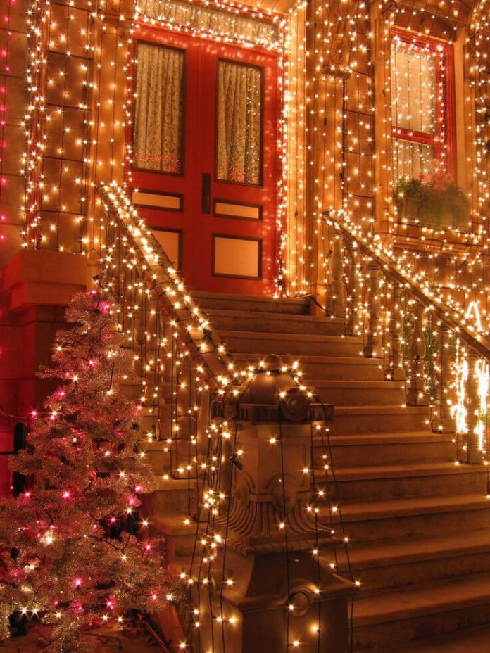 22 Fetching Christmas Front Door Decor Ideas For You
