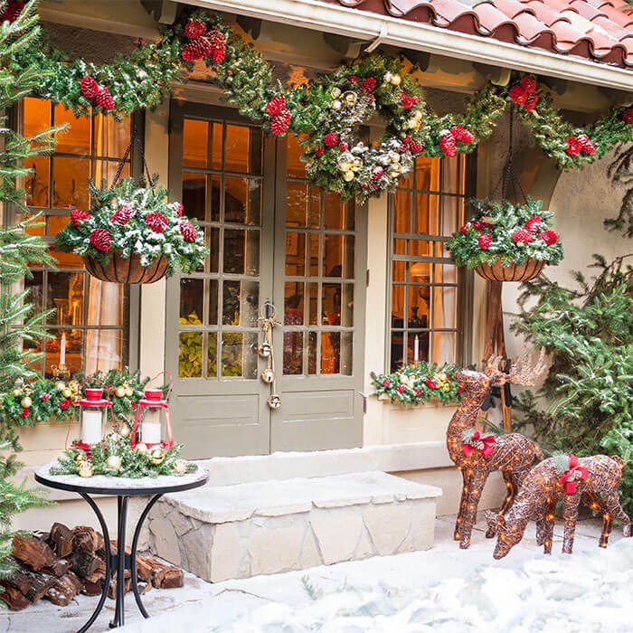 21 Captivating Outdoor Ice Christmas Decor Ideas