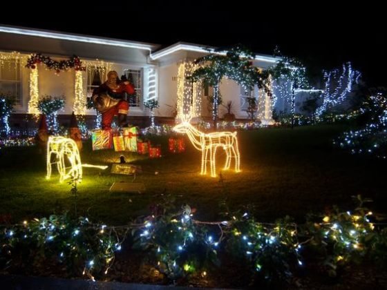 16 Most Spectacular Front Yard Christmas Decoration Ideas
