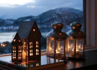 20 Amazing Christmas Lanterns Decoration For Indoors And Outdoors