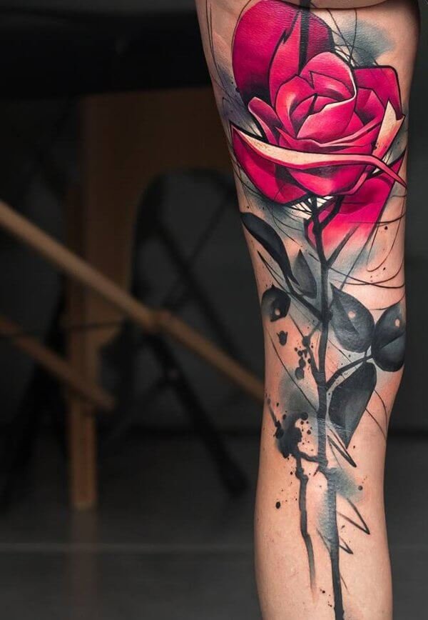 Rosen Tattoo Bein Frau