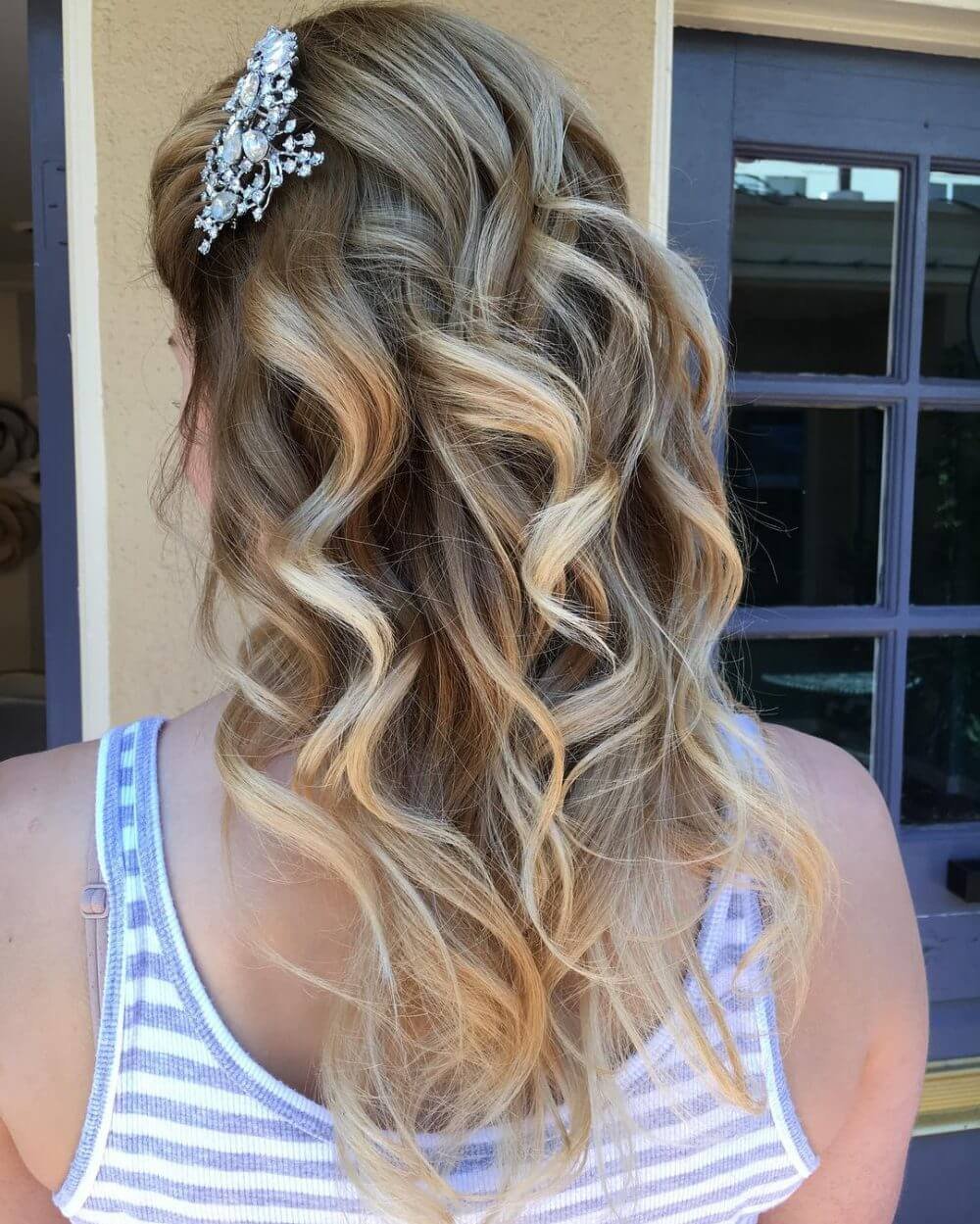 20 Curly Hairstyles For Prom Get Ready For Your Prom Night