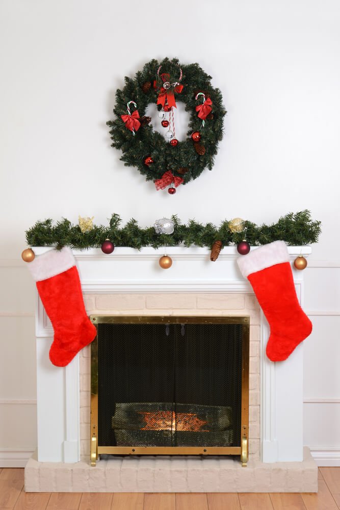 35 Christmas Fireplace Mantel Decoration Ideas That You Ll Love