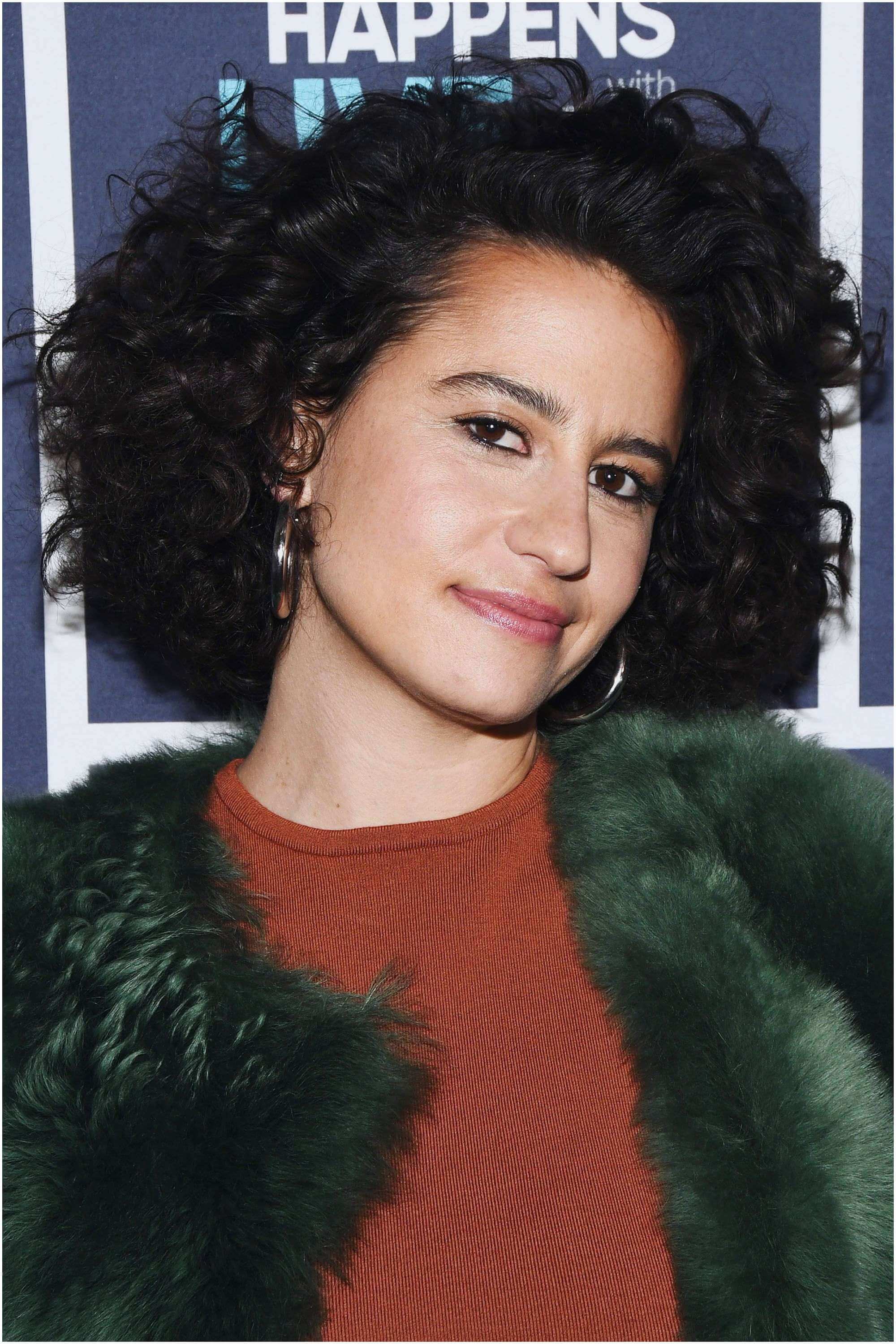 20 must-try curly hairstyles for round faces