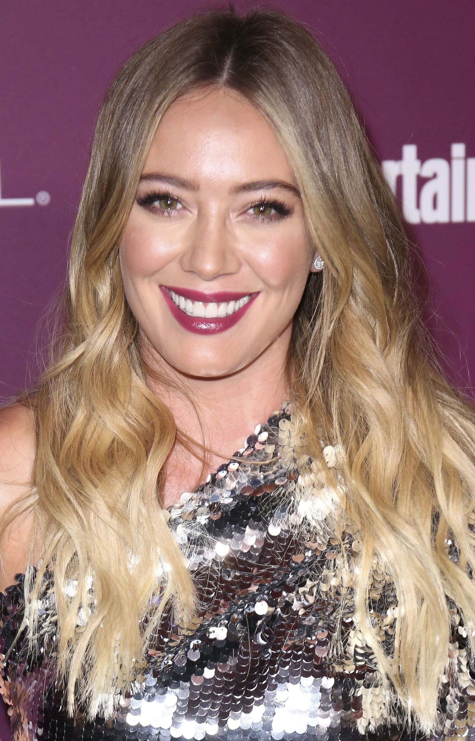20 Must Try Curly Hairstyles For Round Faces