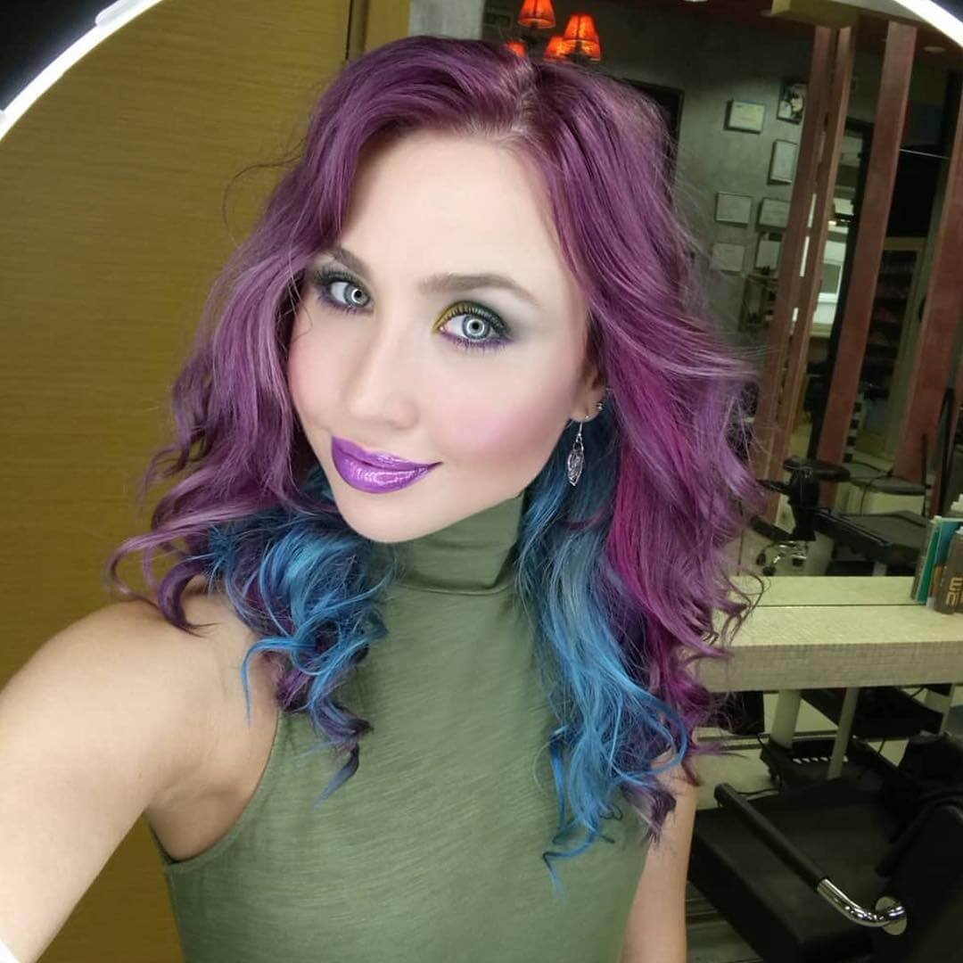 20 Professional Curly Hairstyles For All The Working Women