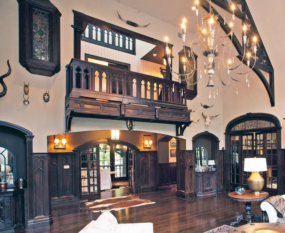 11 Opulent And Charming Gothic Living Room Design Ideas