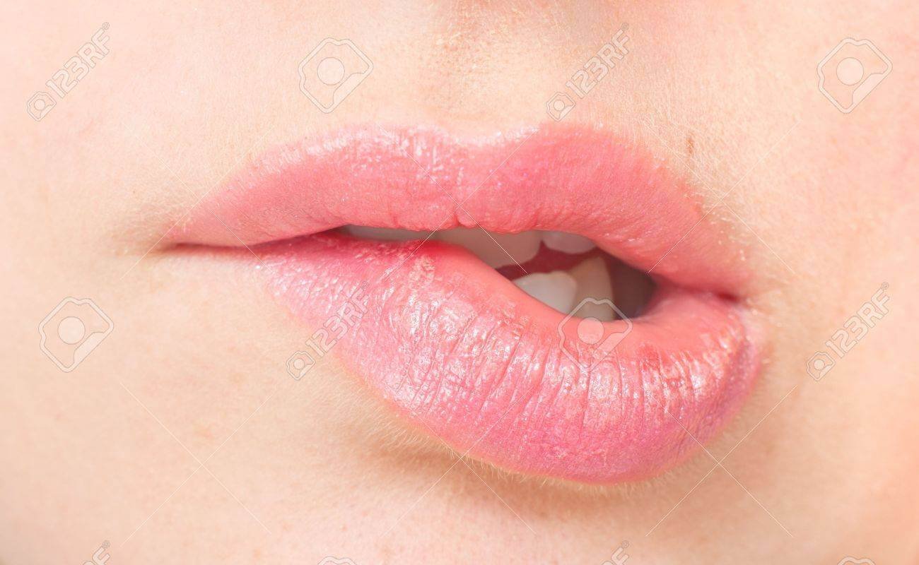 18 Sweet Things Girls Do That Guys Really Love