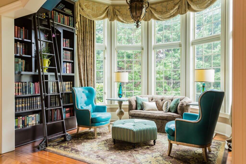 Blue Accents in Traditional Decor
