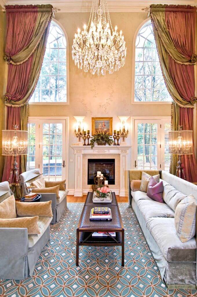 Luxurious Traditional Living Room Design