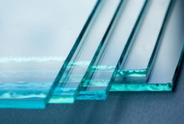 Sheets of Factory manufacturing tempered clear float glass panels cut to size