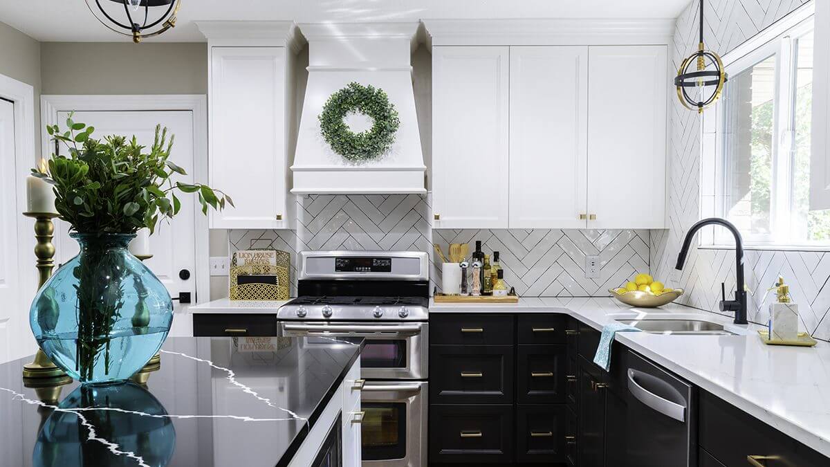 Black and White Kitchen Cabinets 2