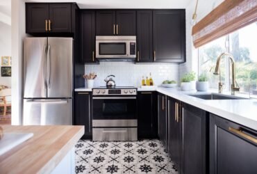 Black Kitchen Cabinets