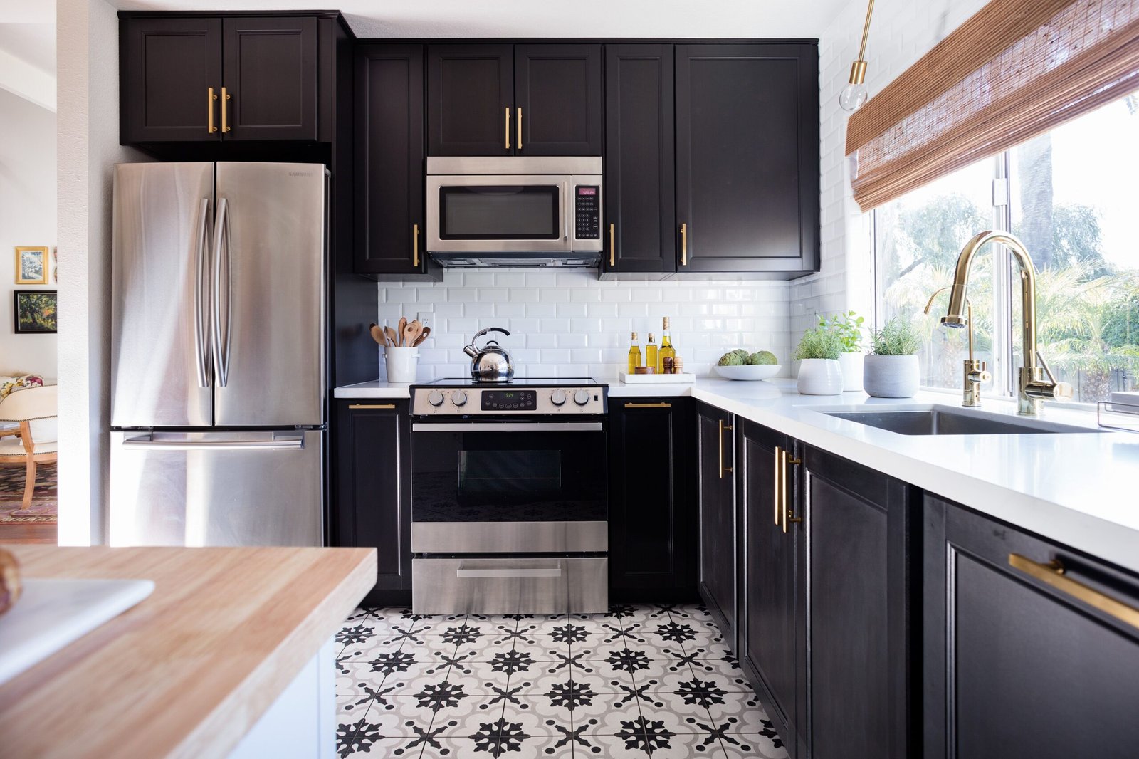 Are Black Kitchen Cabinets a Good Kitchen Design Idea – - WHB